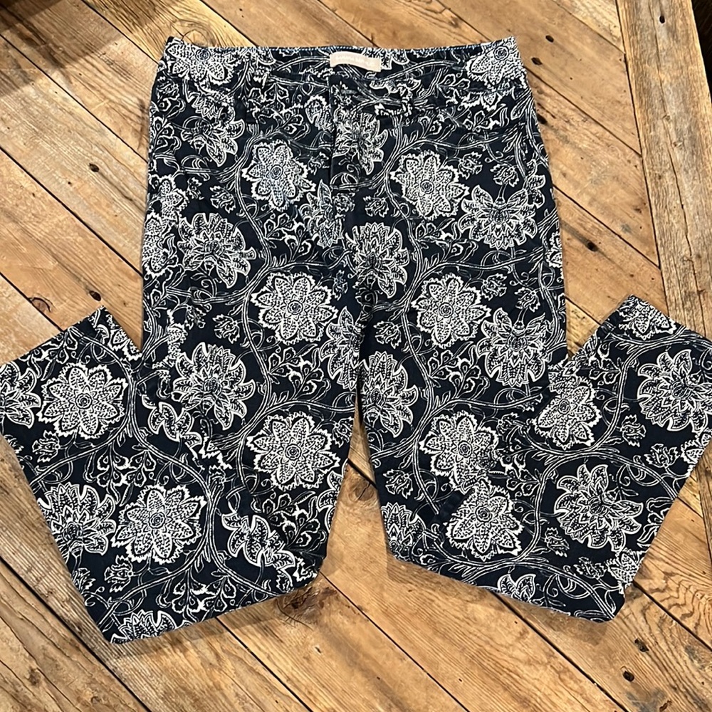 Size 27 Banana Republic navy and white paisley skinny jeans